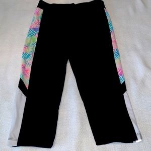 Like new pink ultimate size small capri leggings